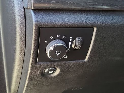 Used 2018 Jeep Grand Cherokee Altitude image 18