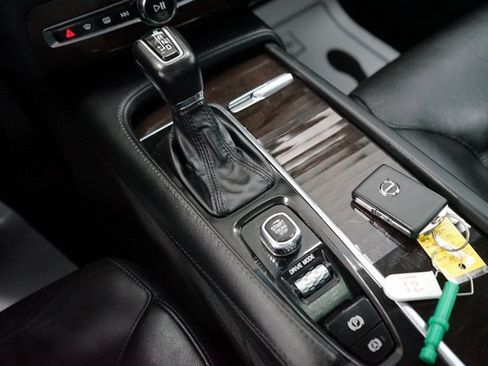 Used 2019 Volvo XC90 T5 Momentum w/ Protection Package image 41