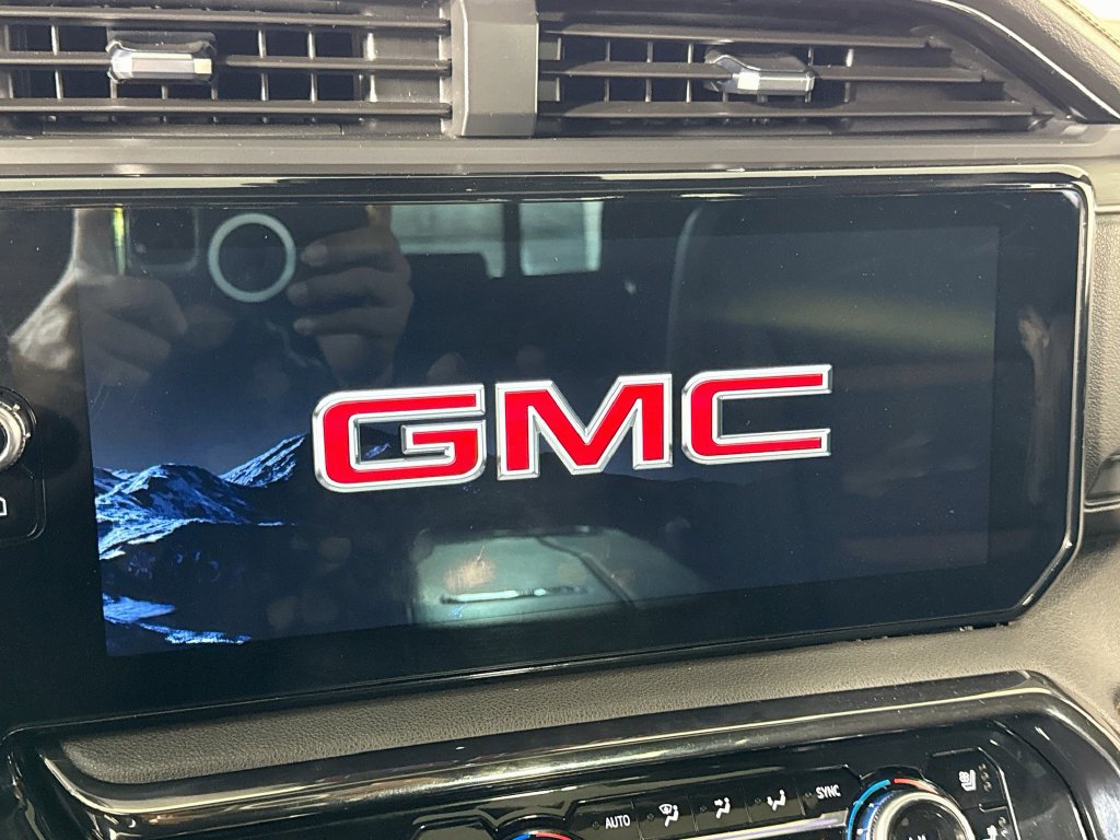 Used 2024 GMC Sierra 2500 AT4 w/ Technology Package AWD/4WD image 40