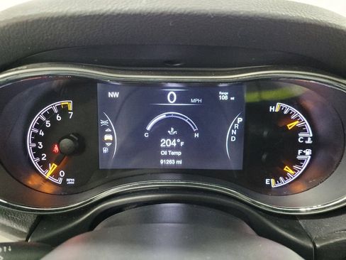 Used 2018 Jeep Grand Cherokee Altitude image 23