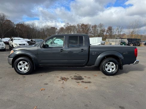 Used 2012 Nissan Frontier SV image 2