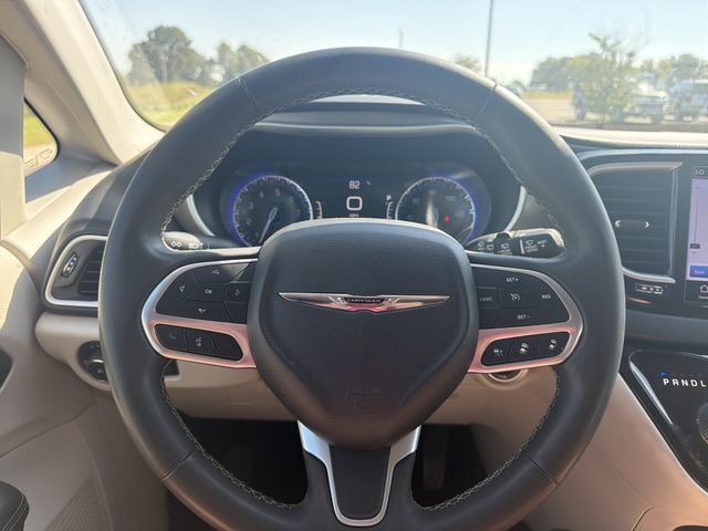 Used 2023 Chrysler Pacifica Touring-L FWD image 28