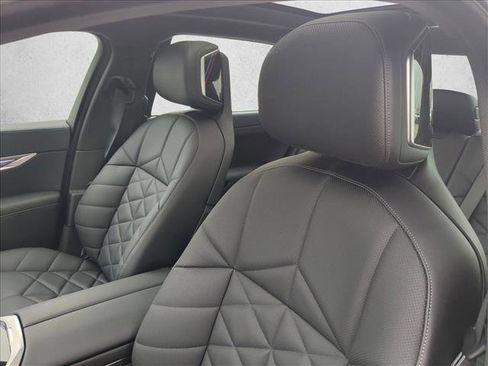 Used 2025 BMW 740i xDrive w/ Premium Package image 17