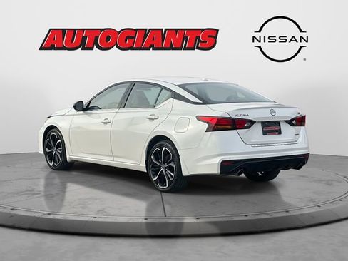 Used 2023 Nissan Altima 2.5 SR w/ SR Premium Package image 5
