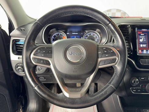 Used 2019 Jeep Cherokee Limited FWD image 13
