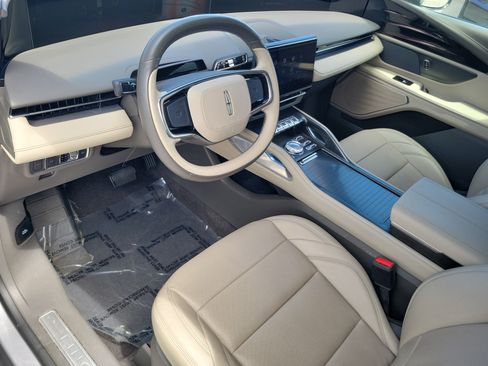 Used 2024 Lincoln Nautilus Premier AWD/4WD image 9