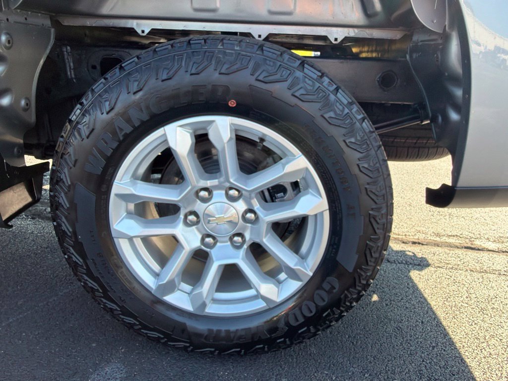 Used 2023 Chevrolet Silverado 1500 LT AWD/4WD image 41