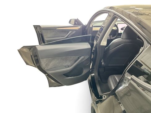 Certified 2023 Tesla Model Y Long Range AWD/4WD image 10