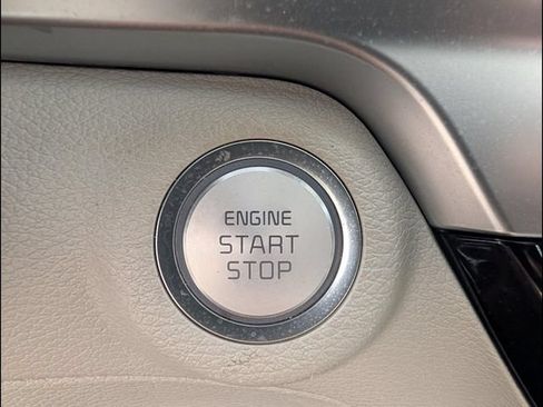 Used 2023 Kia Telluride EX w/ EX Captain's Chair Package FWD image 12