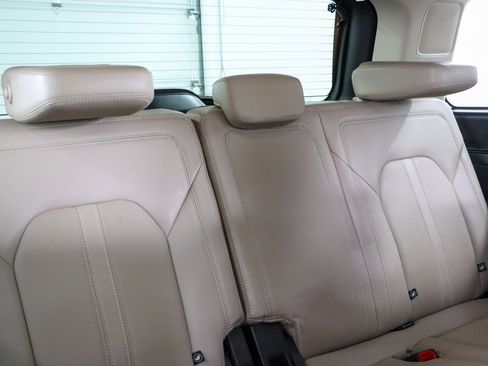 Used 2022 Ford Expedition Limited image 31