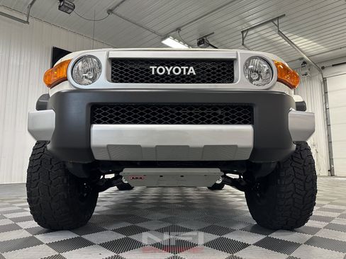 Used 2013 Toyota FJ Cruiser 4WD w/ Upgrade Pkg image 14