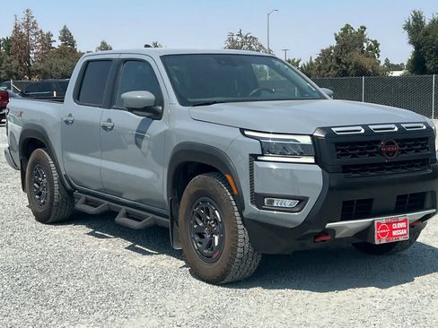 Used 2025 Nissan Frontier Pro-X w/ Pro Convenience Package RWD image 10