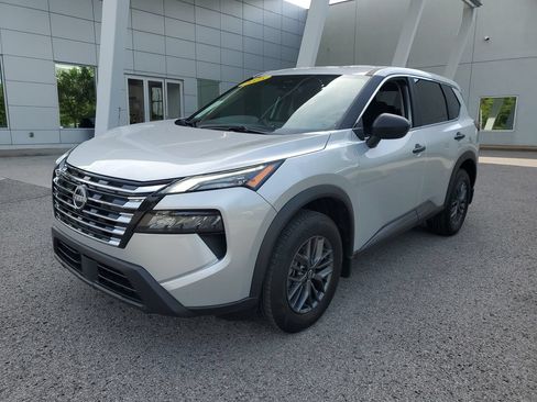 Certified 2025 Nissan Rogue S FWD image 2