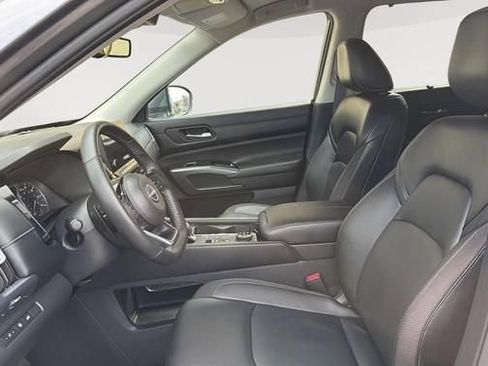 Used 2025 Nissan Pathfinder SL AWD/4WD image 8