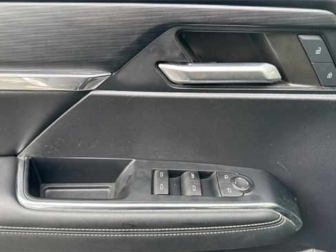 Used 2024 GMC Acadia Elevation image 11