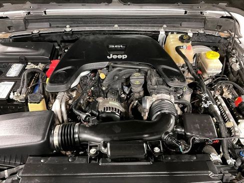 Used 2018 Jeep Wrangler Unlimited Sport image 12