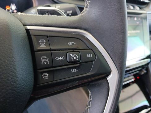 Used 2023 Jeep Grand Cherokee Laredo RWD image 32