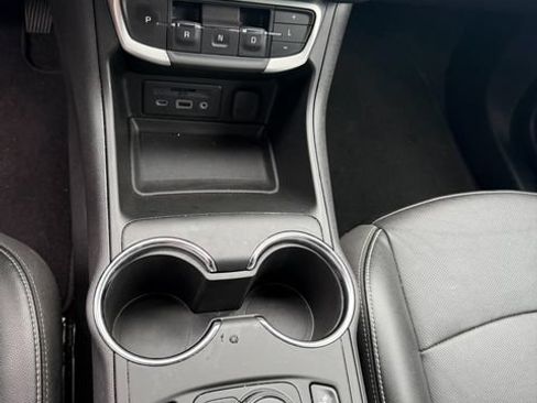Used 2024 GMC Terrain SLT AWD/4WD image 9