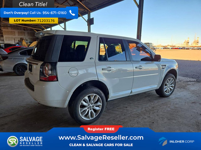 Used 2013 Land Rover LR2 HSE AWD/4WD image 4