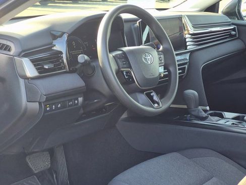 Used 2025 Toyota Camry LE image 10