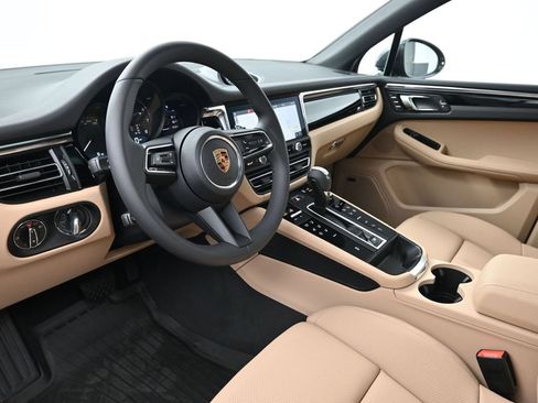 Certified 2026 Porsche Macan AWD/4WD image 4