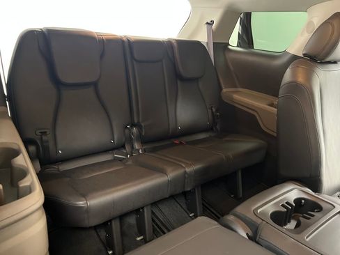 Used 2025 Kia Carnival FWD image 33