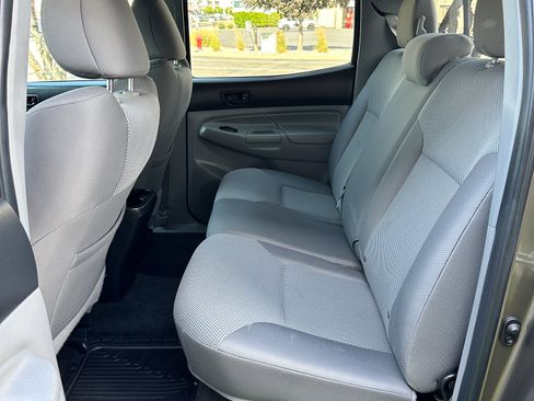 Used 2015 Toyota Tacoma 4x4 Double Cab w/ TRD Sport Package image 15