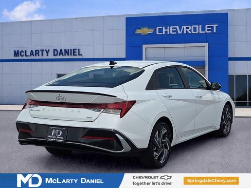 Used 2025 Hyundai Elantra SEL FWD image 5
