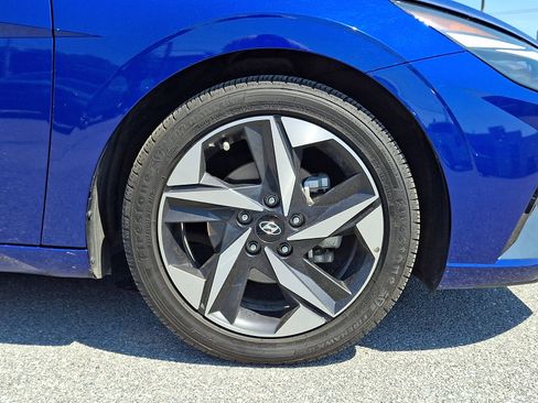Used 2022 Hyundai Elantra Limited FWD image 9