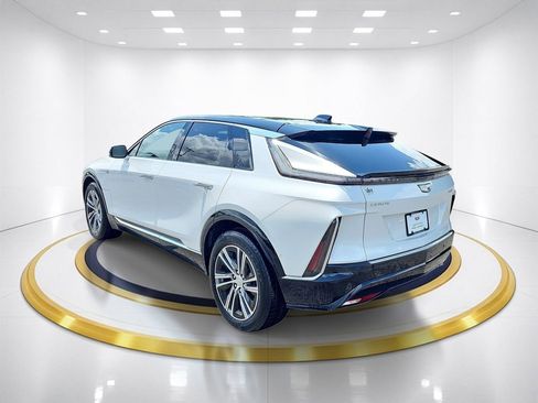 Certified 2025 Cadillac Lyriq Luxury w/ LPO, Floor Liner Package AWD/4WD image 7