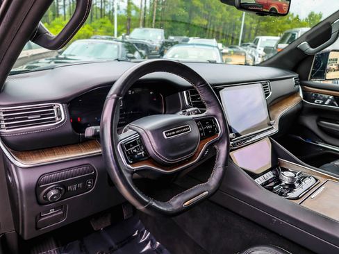 Used 2023 Jeep Grand Wagoneer L Series II AWD/4WD image 12