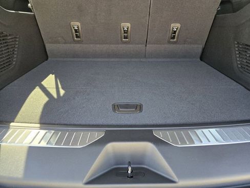 New 2026 Chevrolet Suburban Premier image 25