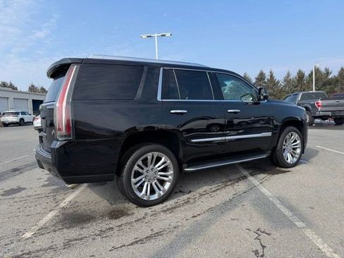 Used 2019 Cadillac Escalade Luxury w/ LPO, Radiant Package image 7