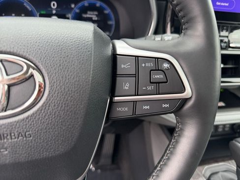 Used 2023 Toyota Highlander Platinum AWD/4WD image 16