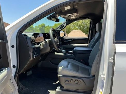 Used 2025 Chevrolet Suburban Z71 w/ Comfort Package AWD/4WD image 11
