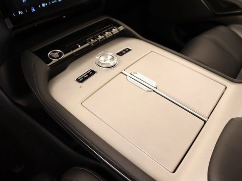 New 2025 Lincoln Navigator Reserve image 8