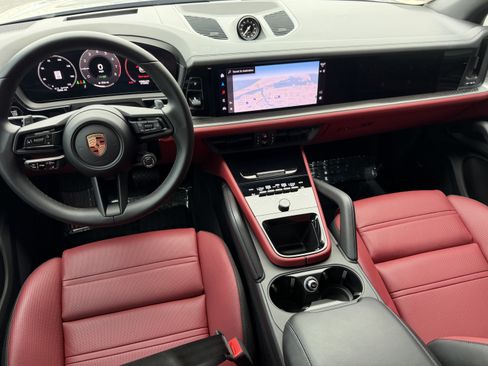 Certified 2025 Porsche Cayenne Coupe AWD/4WD image 17