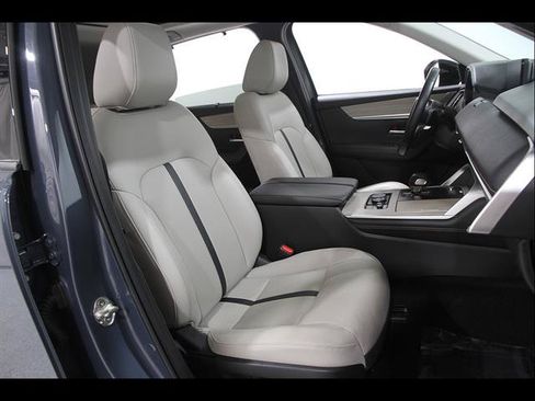 Certified 2025 MAZDA CX-70 Plug-In Hybrid w/ Premium Pkg AWD/4WD image 17