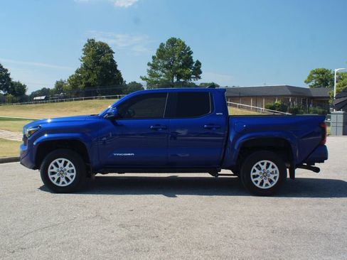 Used 2024 Toyota Tacoma SR5 AWD/4WD image 13