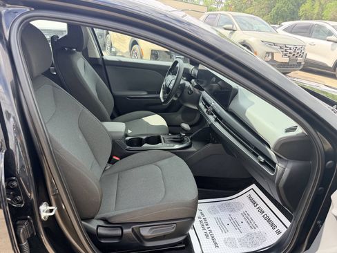 Used 2025 Kia K4 FWD image 22