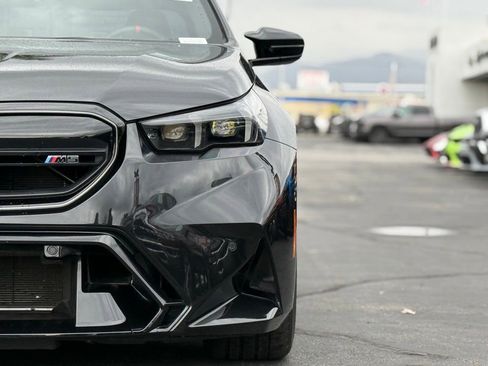 Used 2025 BMW M5 w/ Executive Package image 4