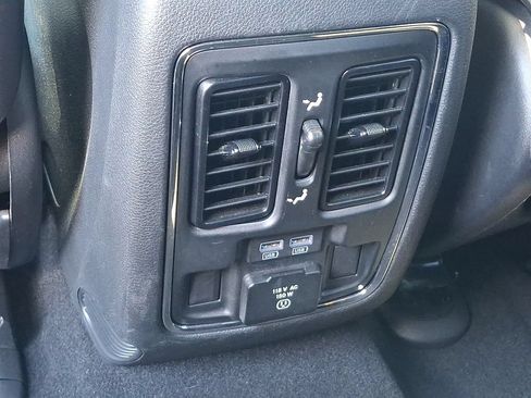 Used 2020 Jeep Grand Cherokee Limited AWD/4WD image 11