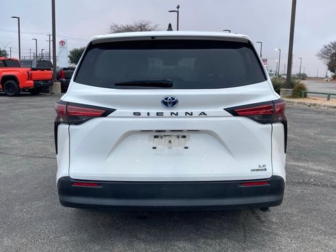 Used 2021 Toyota Sienna LE image 6