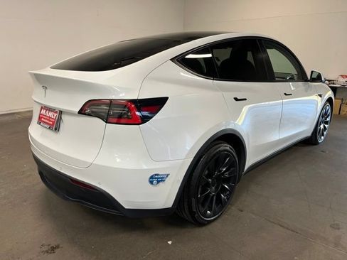 Used 2021 Tesla Model Y Long Range AWD/4WD image 3