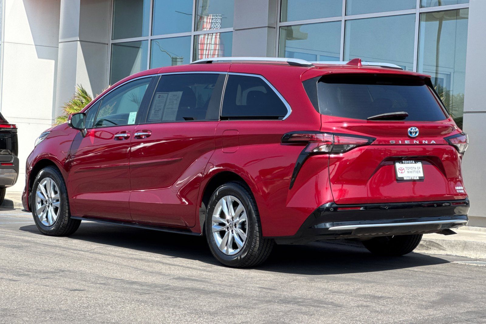Used 2024 Toyota Sienna Limited FWD image 8