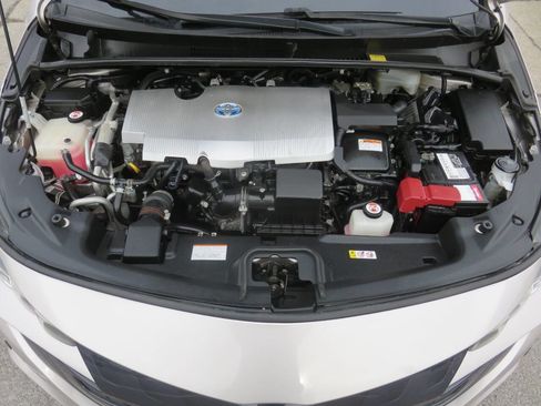 Used 2017 Toyota Prius Prime Advanced image 31