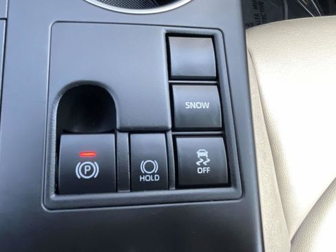 Used 2023 Toyota Highlander XLE FWD image 32