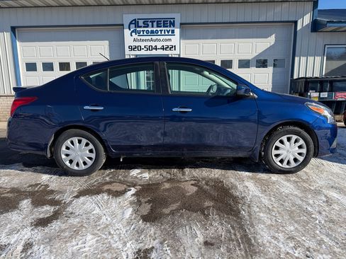 Used 2019 Nissan Versa SV image 2