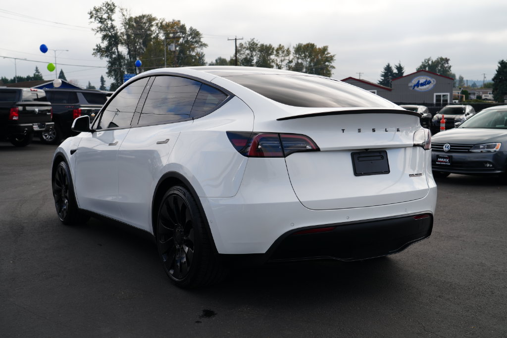 Used 2022 Tesla Model Y Performance AWD/4WD image 11