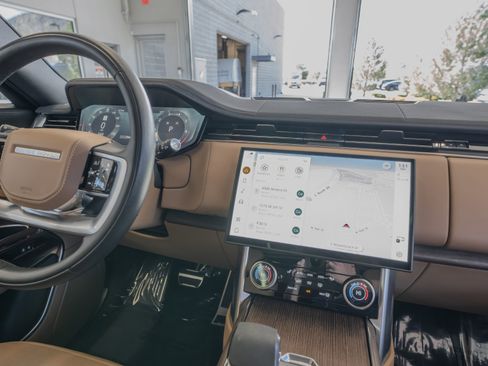 Used 2023 Land Rover Range Rover SE image 19